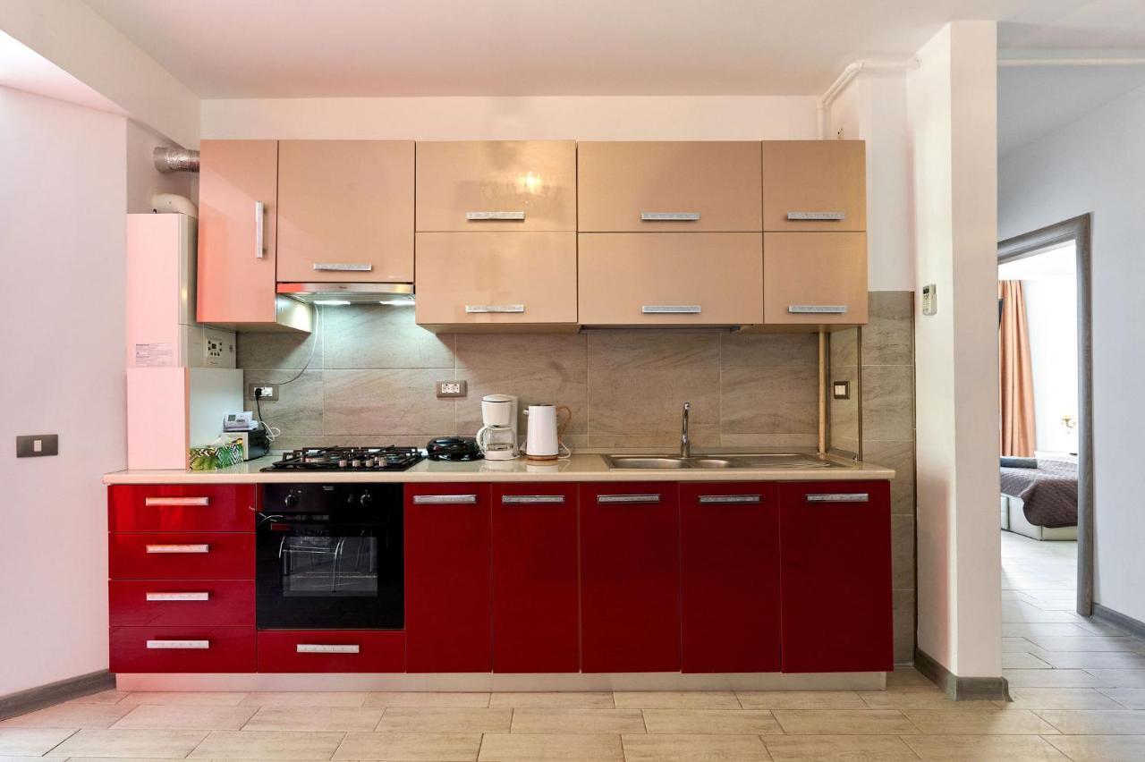 Glamour Red Apartment 22 In Spa Pool Resort 马马亚 外观 照片
