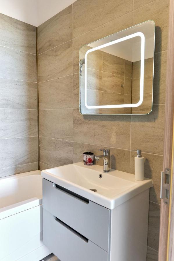 Glamour Red Apartment 22 In Spa Pool Resort 马马亚 外观 照片