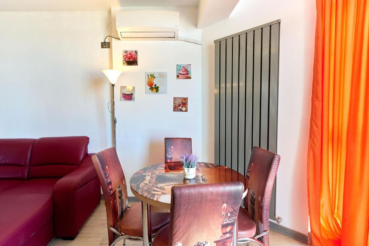 Glamour Red Apartment 22 In Spa Pool Resort 马马亚 外观 照片